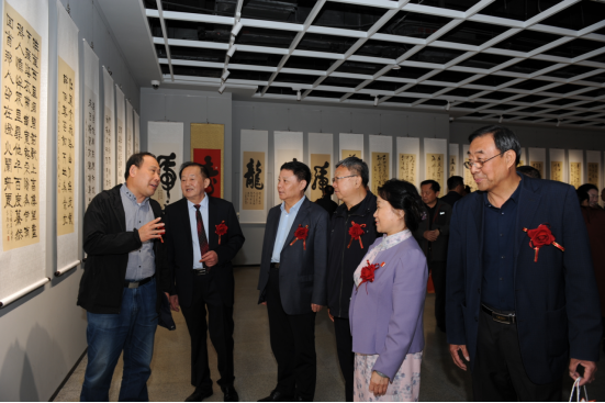 歲月如梭 墨韻春歌——袁春光書法作品匯報(bào)展在聊城拉開帷幕