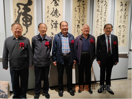 歲月如梭 墨韻春歌——袁春光書法作品匯報(bào)展在聊城拉開帷幕