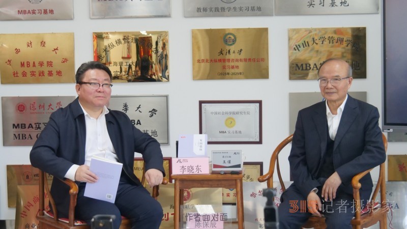 王謹(jǐn)在北大縱橫共話家國(guó)情懷，倡導(dǎo)新聞文學(xué)時(shí)代新風(fēng)