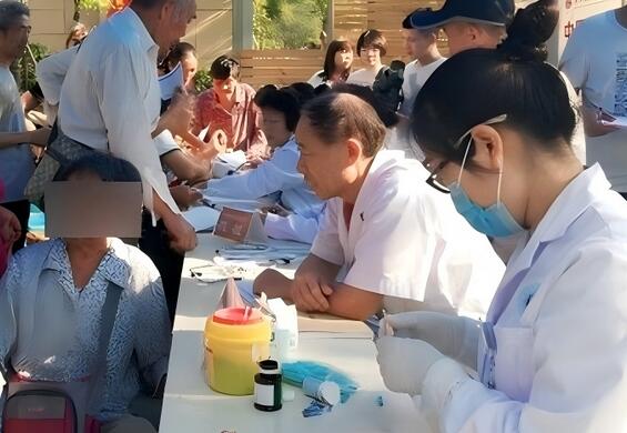 五一惠民會診進行時+鄭州友好肝膽醫(yī)院守護群眾肝膽健康成效顯著