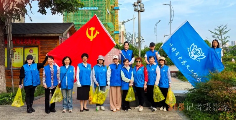 蚌埠市大慈義工協(xié)會龍子湖公園環(huán)保公益行：踐行生態(tài)理念 守護(hù)美麗家園
