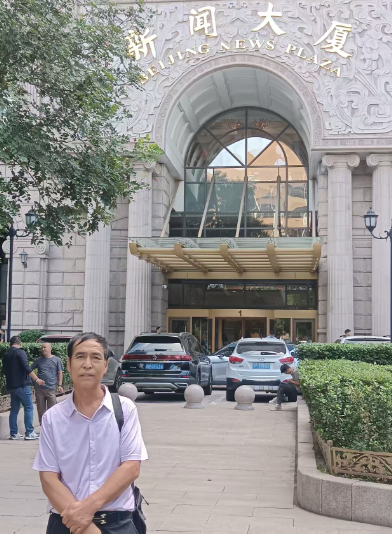 光影鑄魂，筆耕不輟 —— 王飛